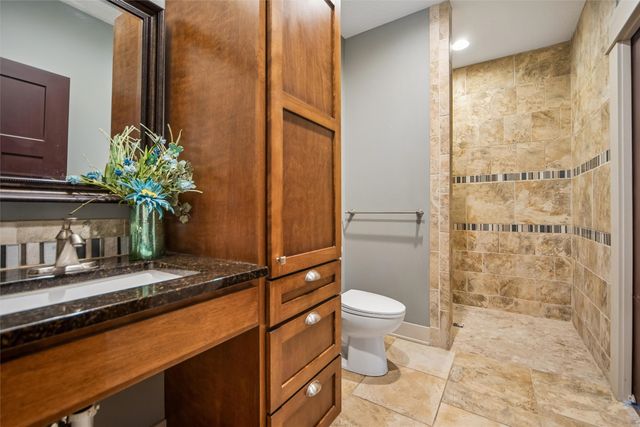 110 Lake Shore Drive, Dallas Center, IA 50063