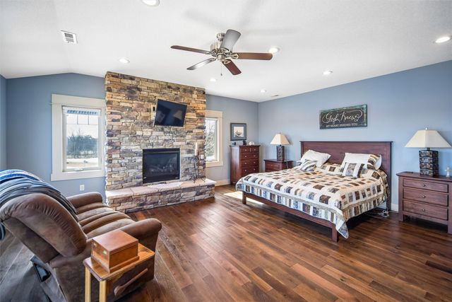 110 Lake Shore Drive, Dallas Center, IA 50063