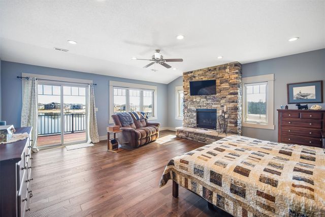 110 Lake Shore Drive, Dallas Center, IA 50063