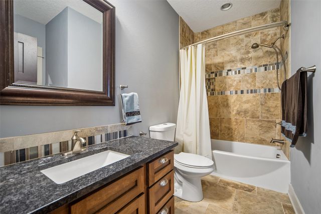 110 Lake Shore Drive, Dallas Center, IA 50063