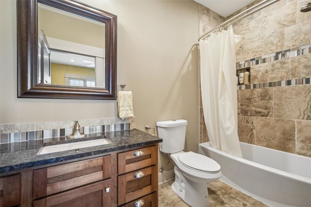 110 Lake Shore Drive, Dallas Center, IA 50063