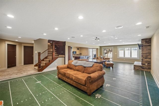 110 Lake Shore Drive, Dallas Center, IA 50063