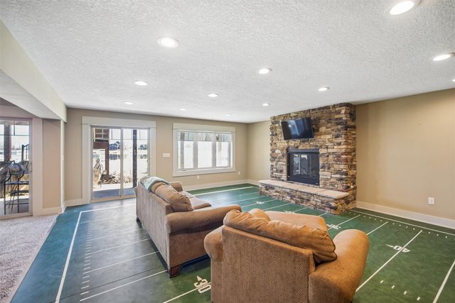 110 Lake Shore Drive, Dallas Center, IA 50063