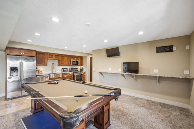 110 Lake Shore Drive, Dallas Center, IA 50063