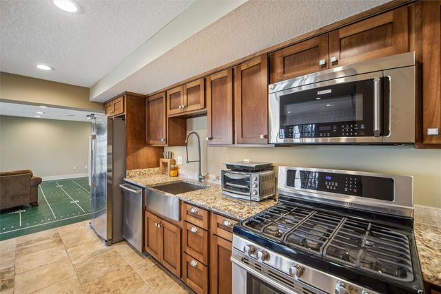 110 Lake Shore Drive, Dallas Center, IA 50063