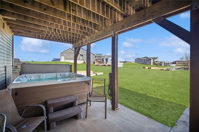 110 Lake Shore Drive, Dallas Center, IA 50063