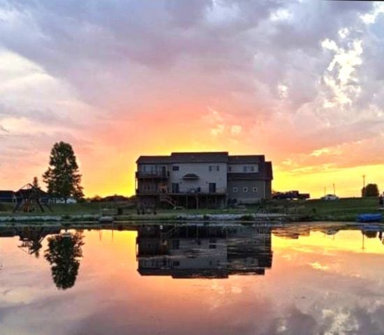 110 Lake Shore Drive, Dallas Center, IA 50063