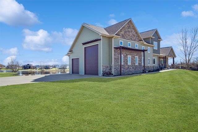 110 Lake Shore Drive, Dallas Center, IA 50063