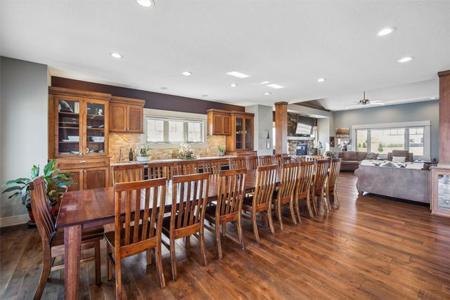 110 Lake Shore Drive, Dallas Center, IA 50063