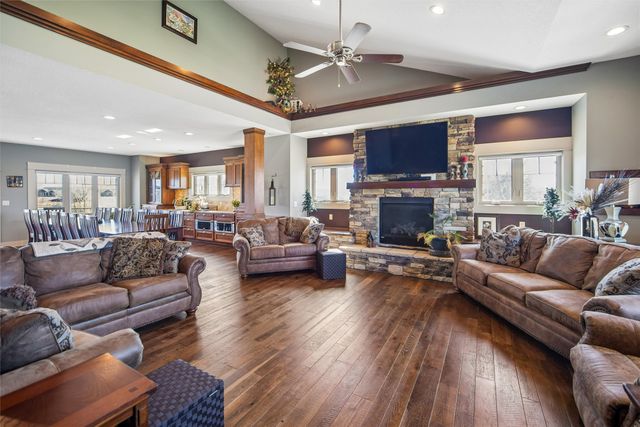 110 Lake Shore Drive, Dallas Center, IA 50063