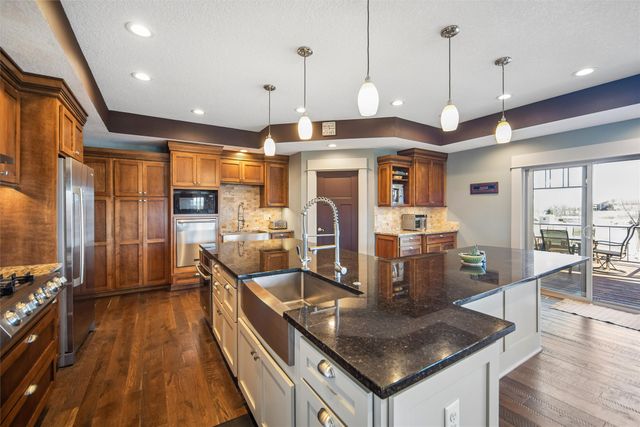 110 Lake Shore Drive, Dallas Center, IA 50063