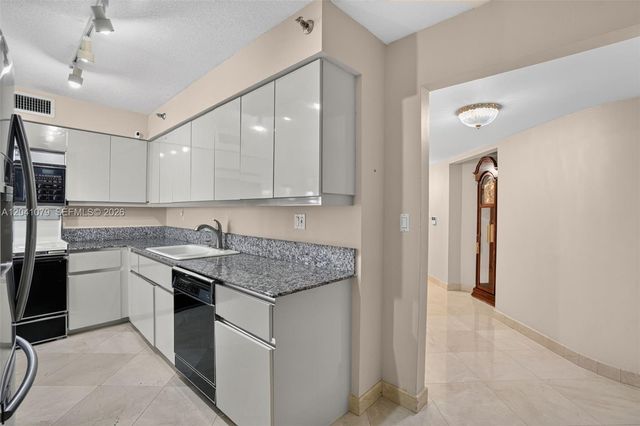 5757 Collins Ave 405, Miami Beach, FL 33140