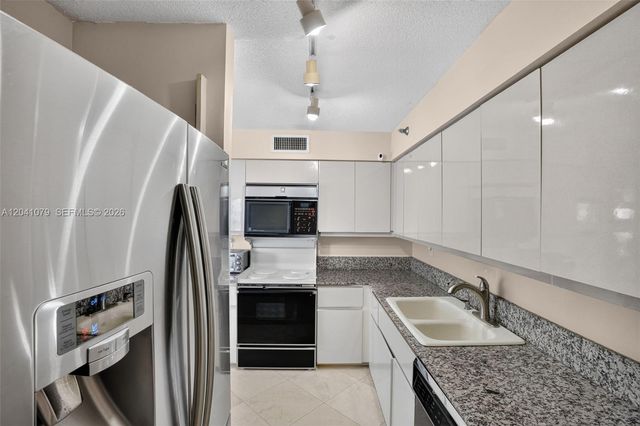5757 Collins Ave 405, Miami Beach, FL 33140