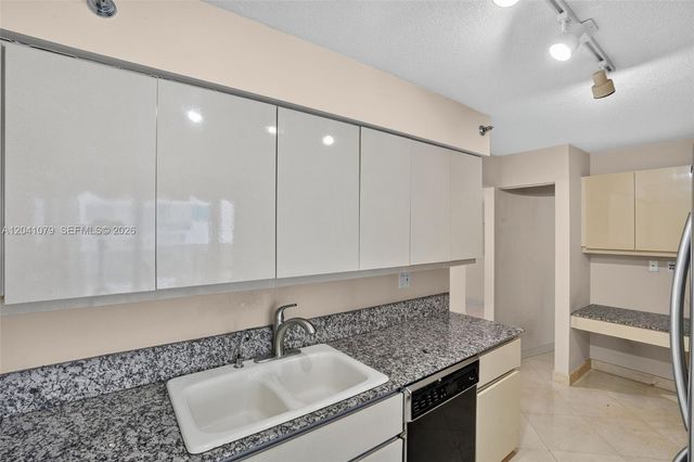 5757 Collins Ave 405, Miami Beach, FL 33140