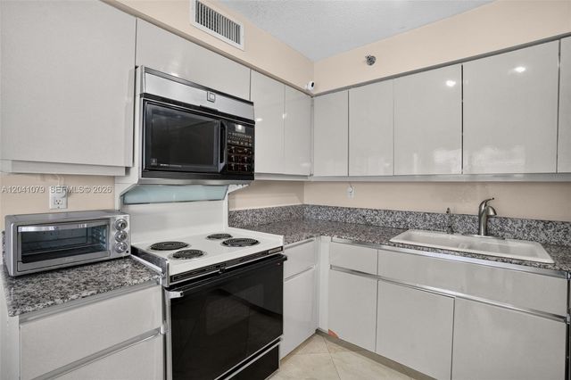 5757 Collins Ave 405, Miami Beach, FL 33140