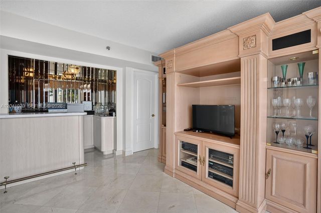5757 Collins Ave 405, Miami Beach, FL 33140