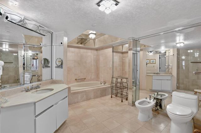 5757 Collins Ave 405, Miami Beach, FL 33140