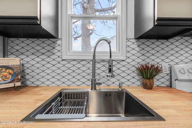 3801 Craig Ave, Louisville, KY 40215