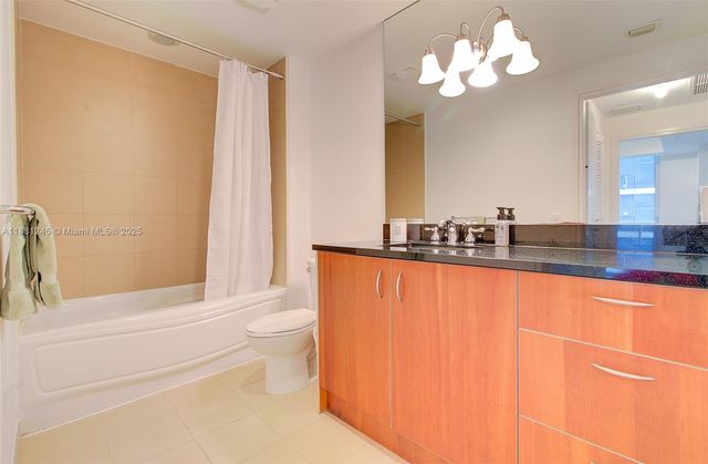 300 S Biscayne Blvd T-2104, Miami, FL 33131