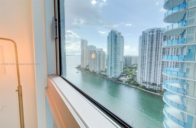 300 S Biscayne Blvd T-2104, Miami, FL 33131