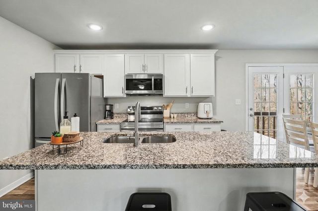 379 MOON SHADOW LN, Louisa, VA 23093