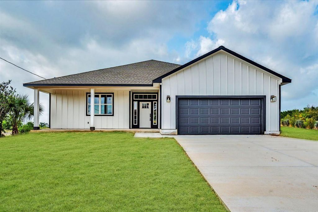 159 Mauna Kea LN, Bastrop, TX 78602