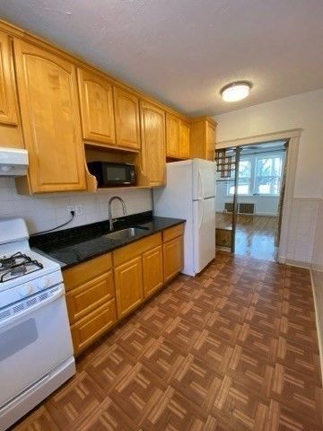 191 Kent St 2, Brookline, MA 02446