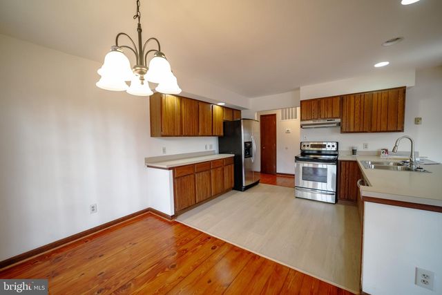 10754 LAKE FOREST DR, Manassas, VA 20112