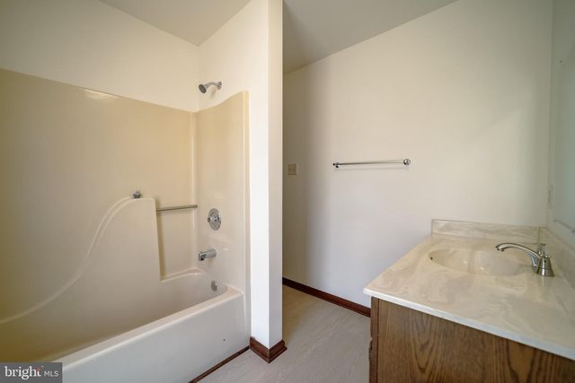 10754 LAKE FOREST DR, Manassas, VA 20112