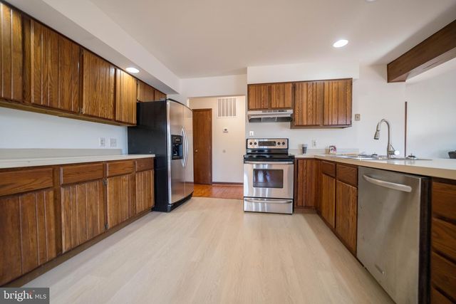 10754 LAKE FOREST DR, Manassas, VA 20112