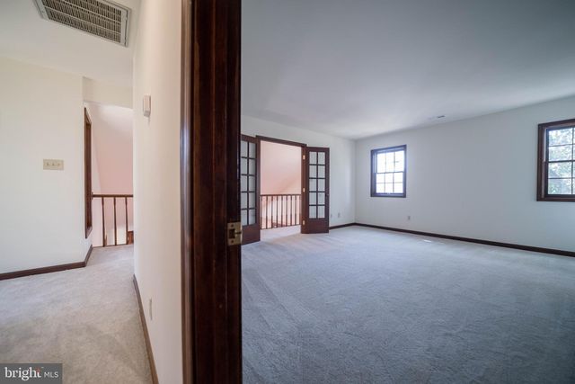 10754 LAKE FOREST DR, Manassas, VA 20112