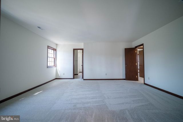 10754 LAKE FOREST DR, Manassas, VA 20112