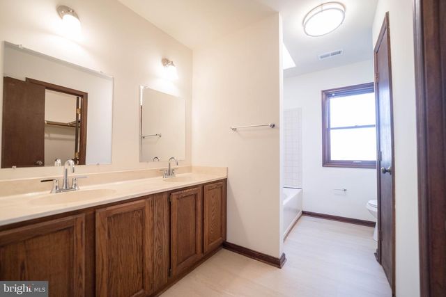 10754 LAKE FOREST DR, Manassas, VA 20112