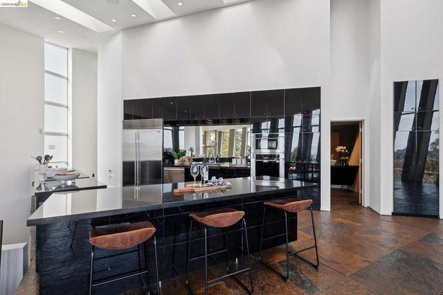 6343 Skyline Blvd, Oakland, CA 94611