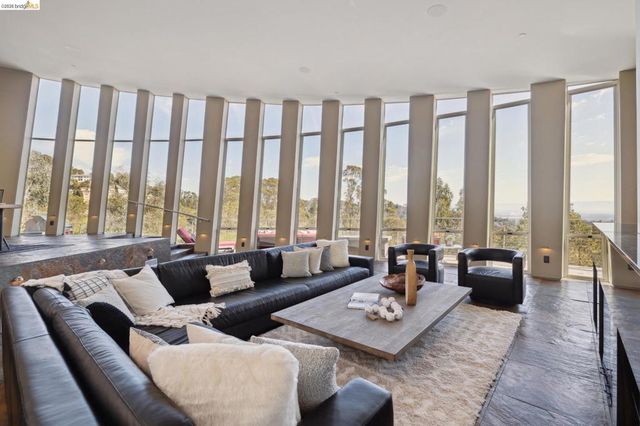 6343 Skyline Blvd, Oakland, CA 94611