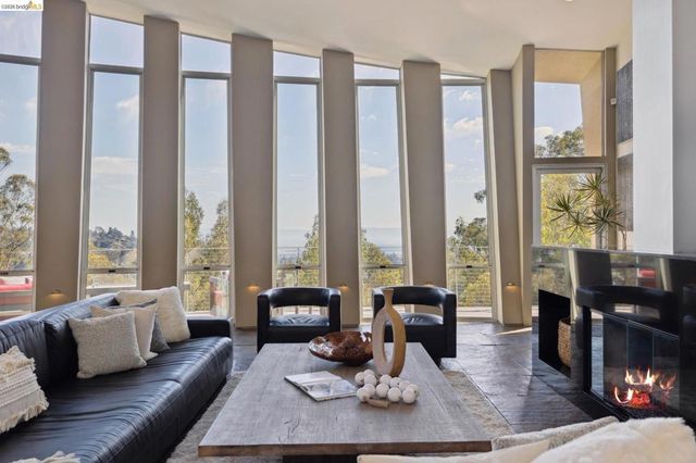 6343 Skyline Blvd, Oakland, CA 94611