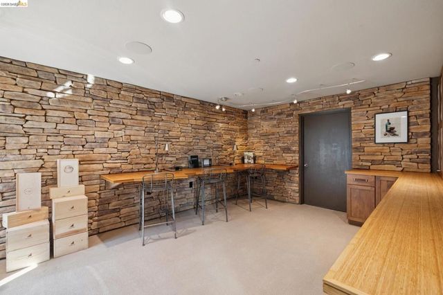 6343 Skyline Blvd, Oakland, CA 94611