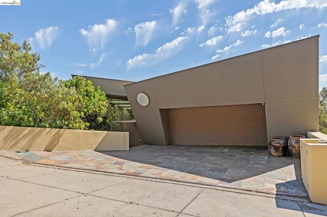 6343 Skyline Blvd, Oakland, CA 94611