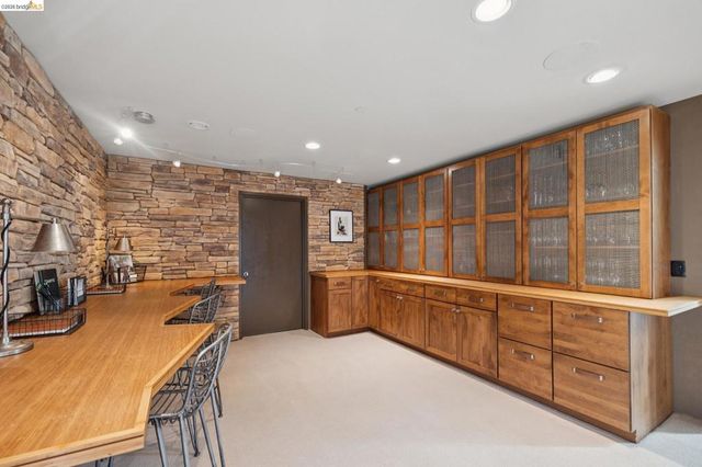 6343 Skyline Blvd, Oakland, CA 94611