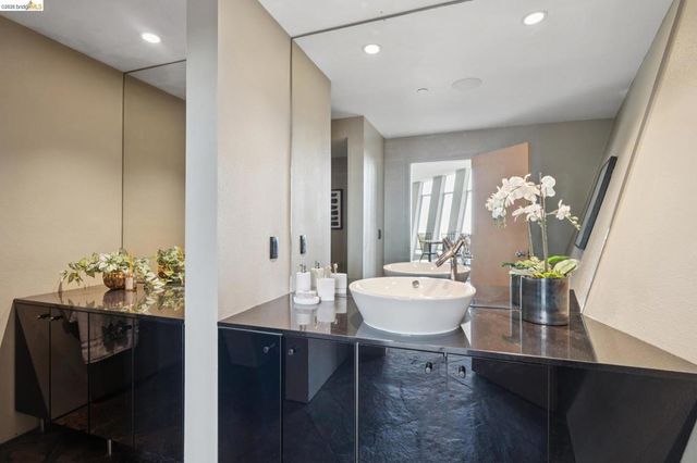 6343 Skyline Blvd, Oakland, CA 94611