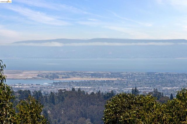 6343 Skyline Blvd, Oakland, CA 94611