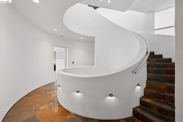 6343 Skyline Blvd, Oakland, CA 94611