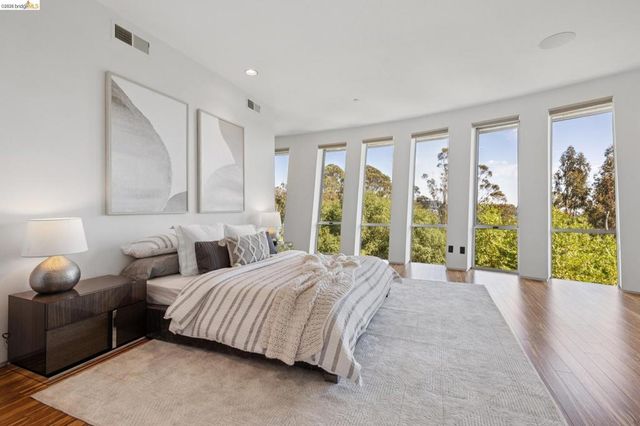 6343 Skyline Blvd, Oakland, CA 94611