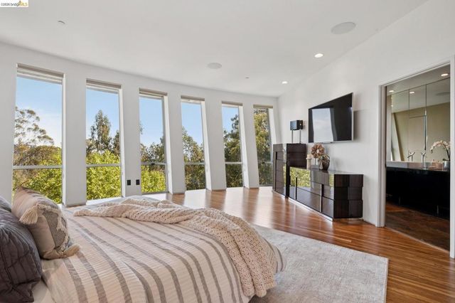 6343 Skyline Blvd, Oakland, CA 94611