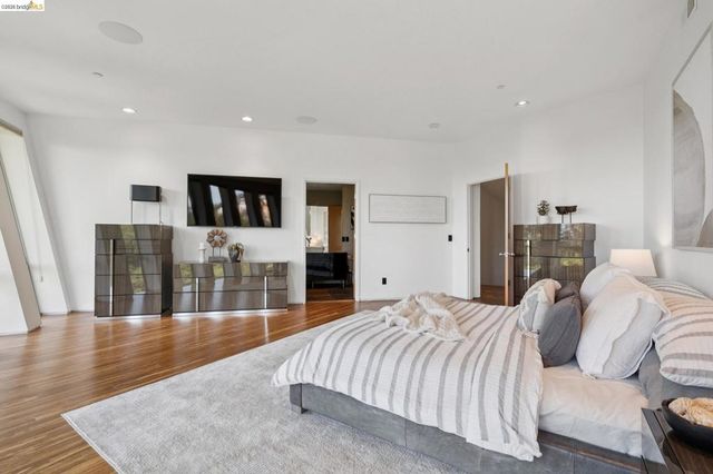 6343 Skyline Blvd, Oakland, CA 94611