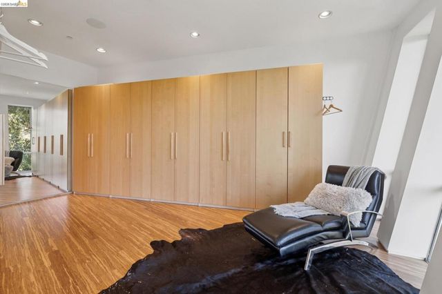 6343 Skyline Blvd, Oakland, CA 94611