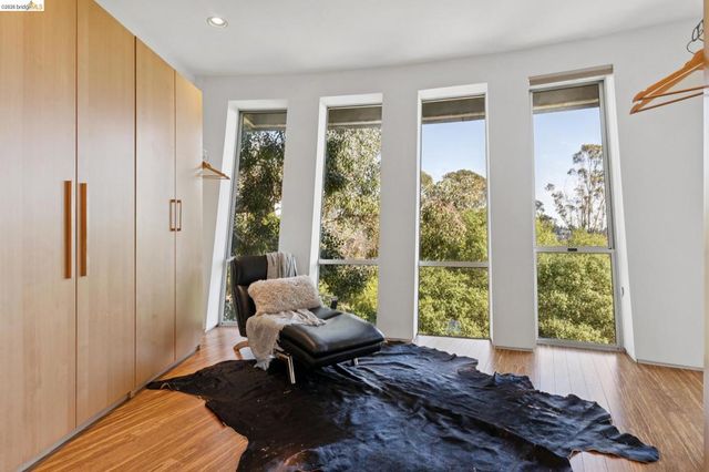 6343 Skyline Blvd, Oakland, CA 94611