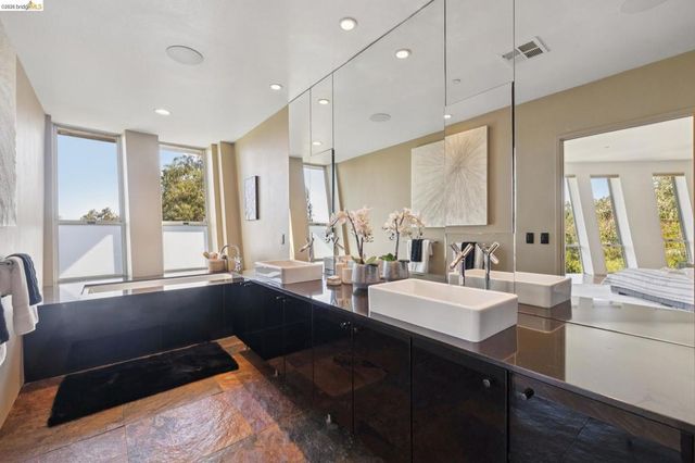 6343 Skyline Blvd, Oakland, CA 94611