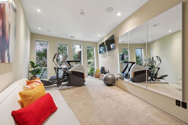 6343 Skyline Blvd, Oakland, CA 94611