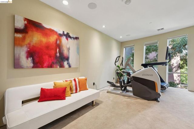 6343 Skyline Blvd, Oakland, CA 94611